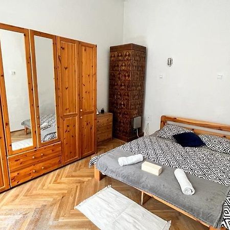Nice Bedroom Near The Bus And Train Station Krakau Exterior foto