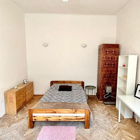 Nice Bedroom Near The Bus And Train Station Krakau Exterior foto