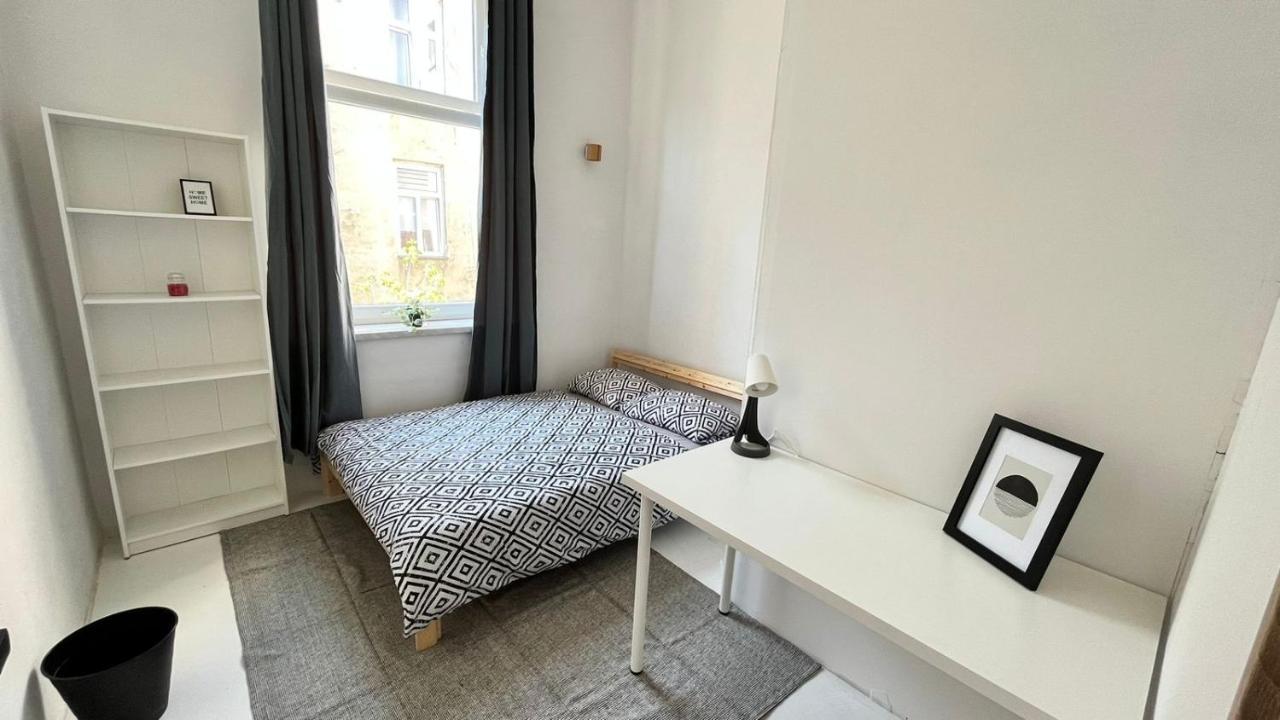 Nice Bedroom Near The Bus And Train Station Krakau Exterior foto