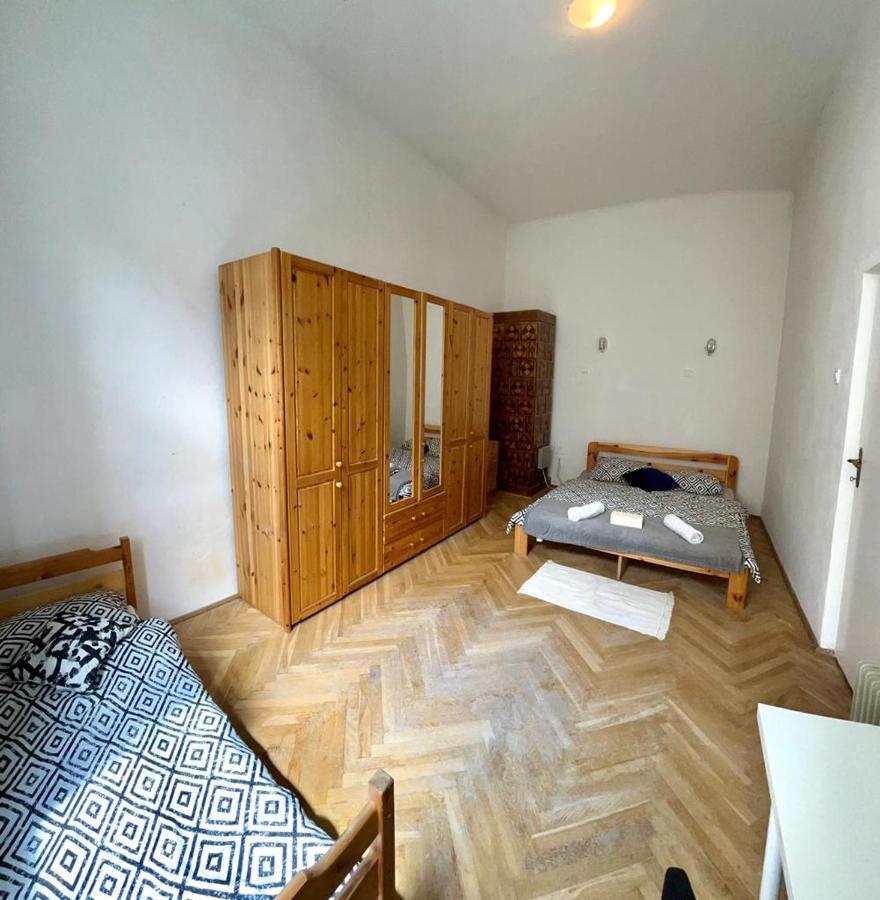 Nice Bedroom Near The Bus And Train Station Krakau Exterior foto