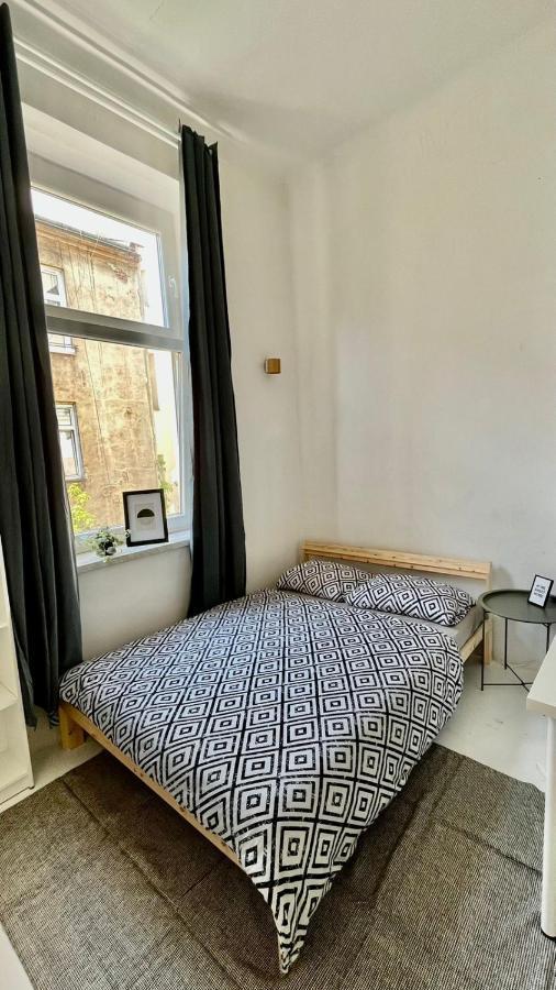 Nice Bedroom Near The Bus And Train Station Krakau Exterior foto