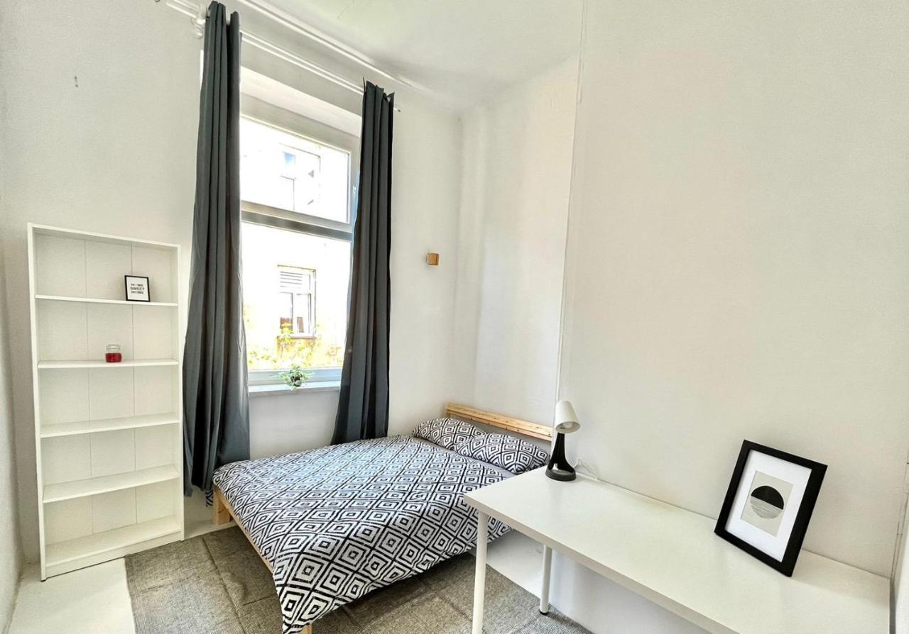 Nice Bedroom Near The Bus And Train Station Krakau Exterior foto