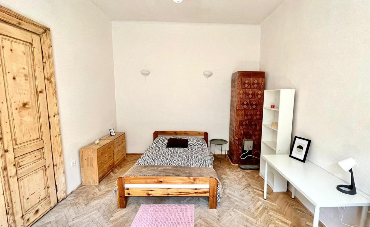 Nice Bedroom Near The Bus And Train Station Krakau Exterior foto