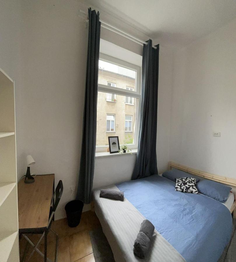 Nice Bedroom Near The Bus And Train Station Krakau Exterior foto