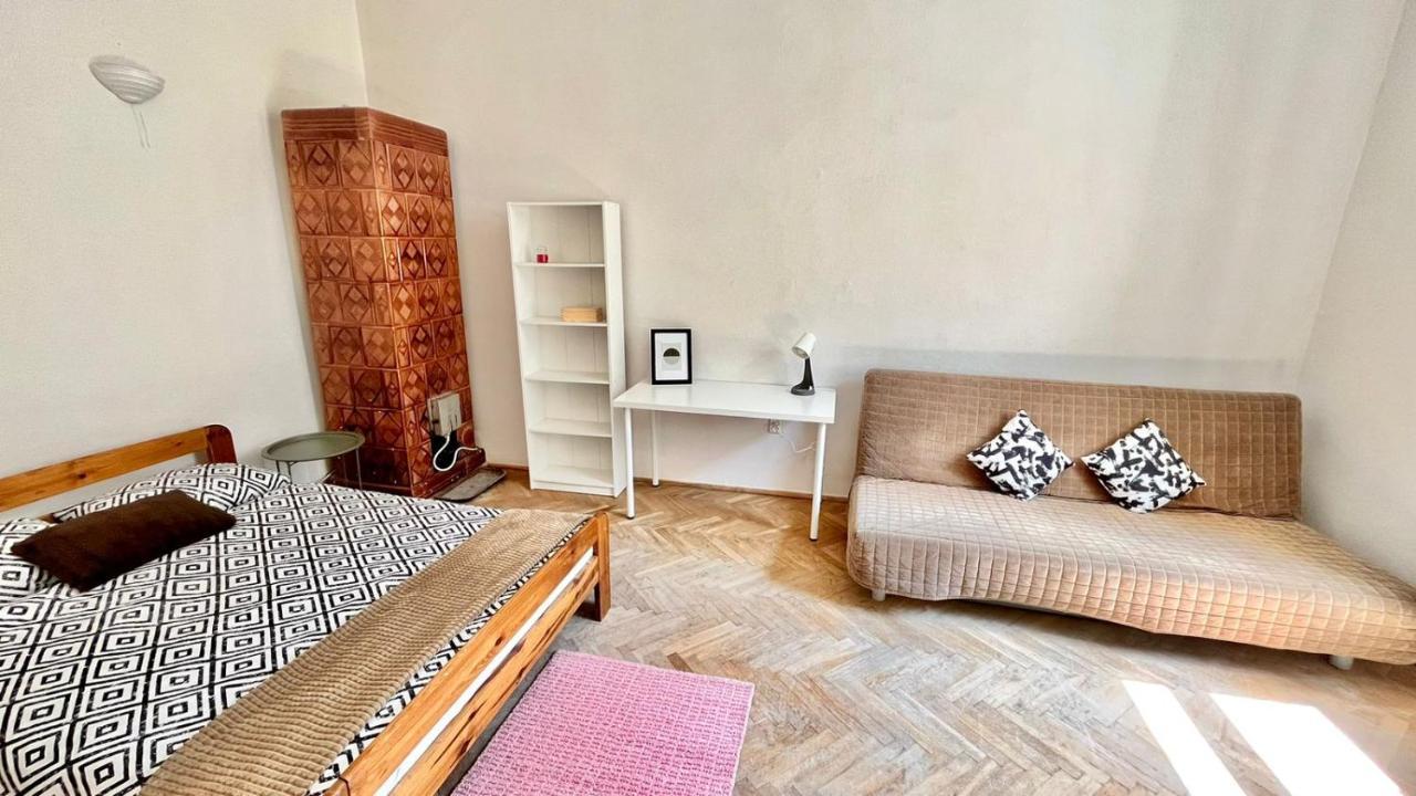 Nice Bedroom Near The Bus And Train Station Krakau Exterior foto